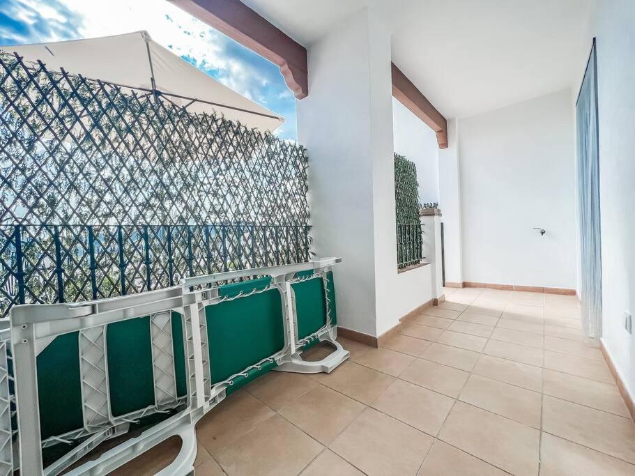 Modern 2 Bed Apartment With Pool In Фріхіліана Екстер'єр фото
