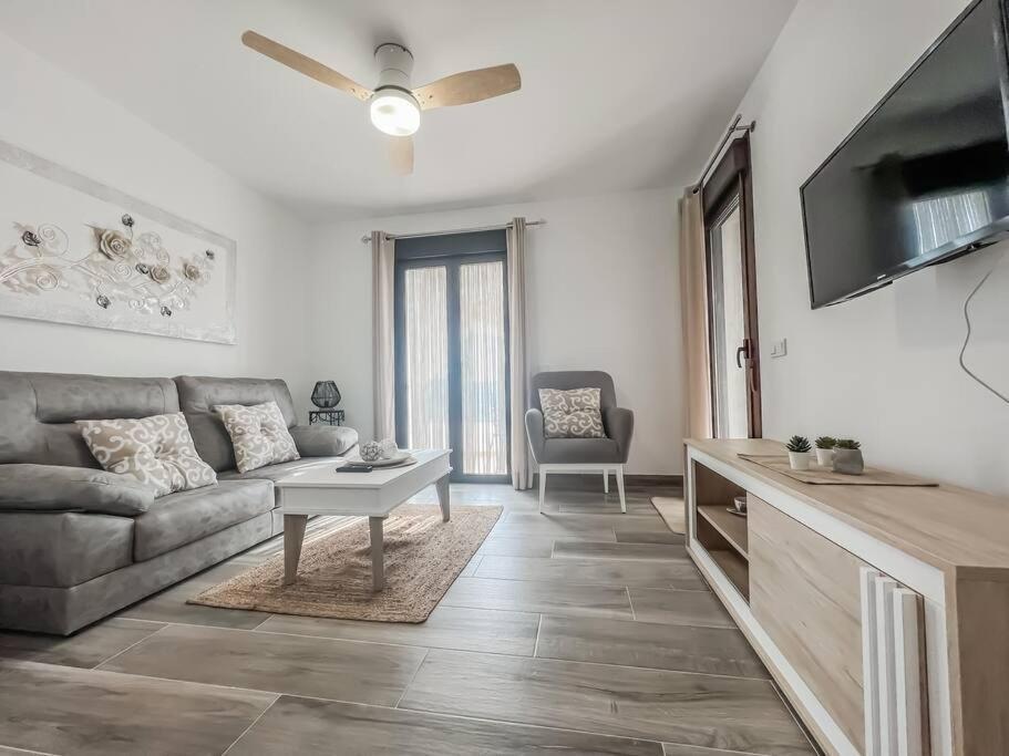 Modern 2 Bed Apartment With Pool In Фріхіліана Екстер'єр фото