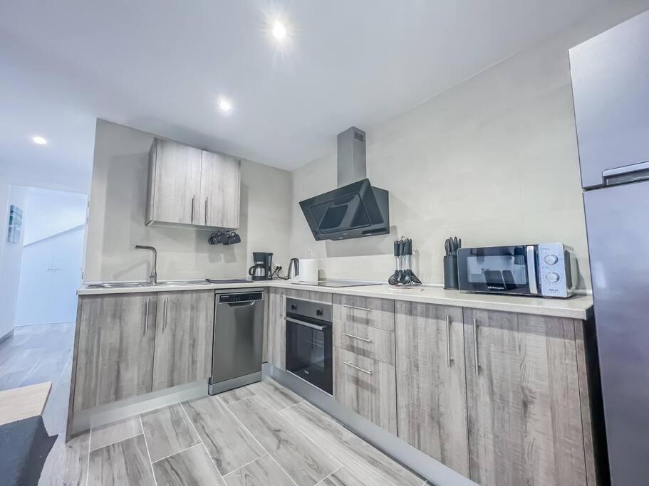 Modern 2 Bed Apartment With Pool In Фріхіліана Екстер'єр фото
