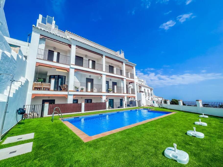 Modern 2 Bed Apartment With Pool In Фріхіліана Екстер'єр фото