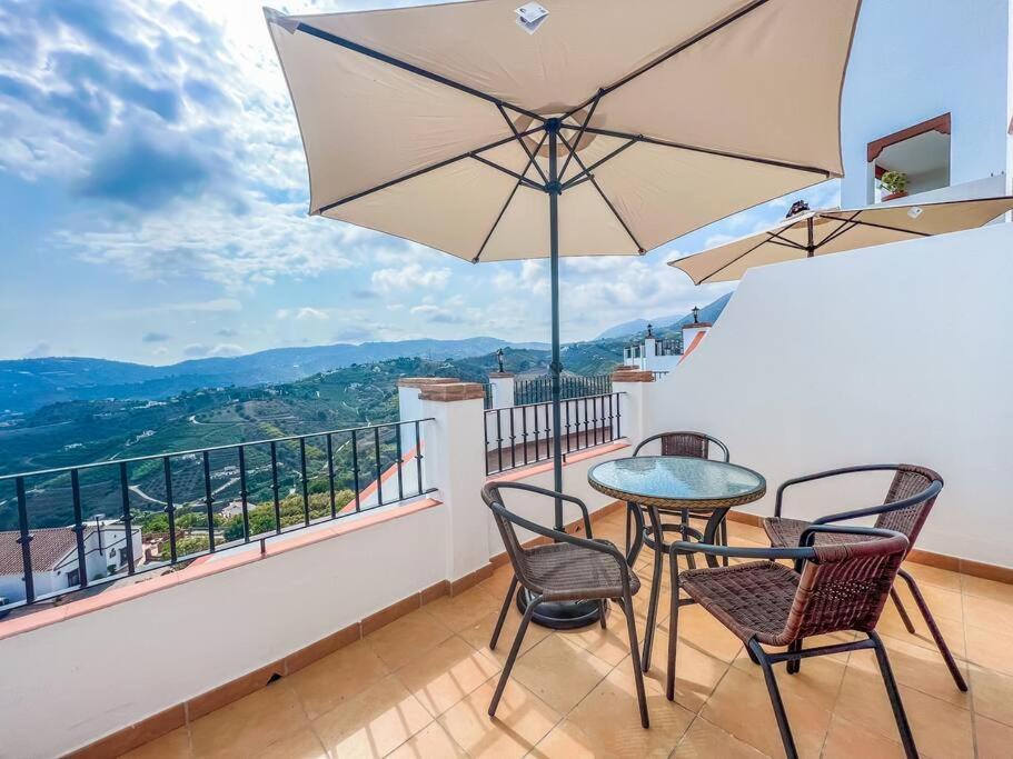 Modern 2 Bed Apartment With Pool In Фріхіліана Екстер'єр фото