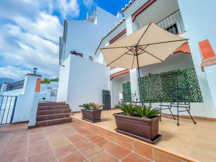 Modern 2 Bed Apartment With Pool In Фріхіліана Екстер'єр фото